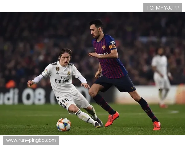 克罗斯与布斯克茨：控场重心从纵深调度转向横向覆盖