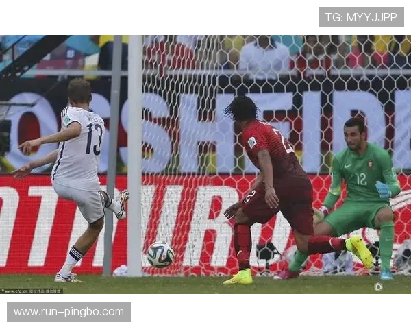 穆勒连续关键战回撤组织，撕开防线主导进攻